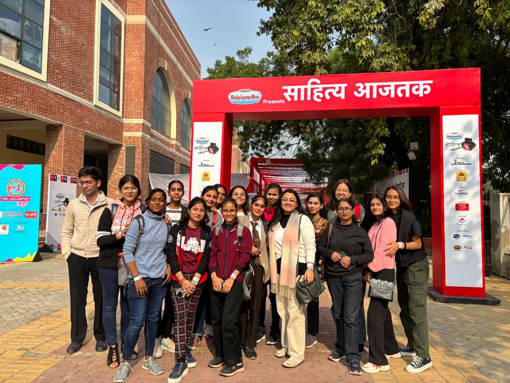 Students of Journalism Visited Sahitya AAJ TAK
